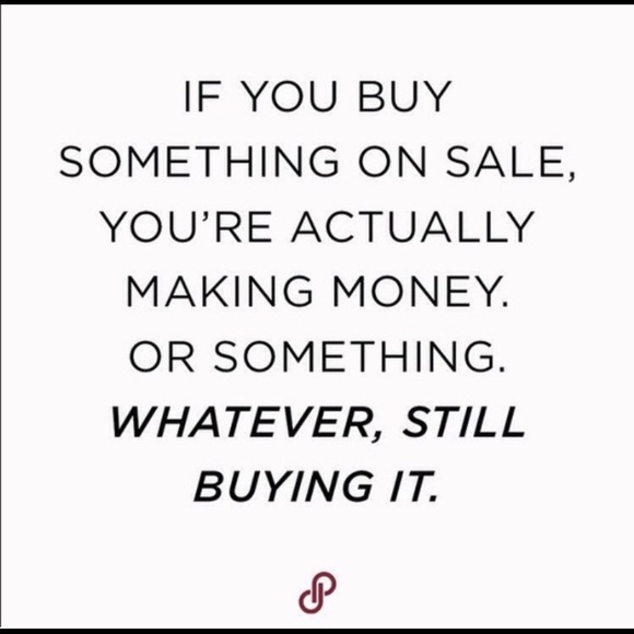 Welcome to my closet! ☀️ - Picture 3 of 11